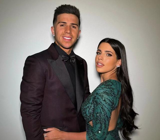 开云体育入口-爆冷首场状态出色，切尔西观众沸腾！，梅西重返赛场赢得满堂喝彩(切尔西夺冠阵容)