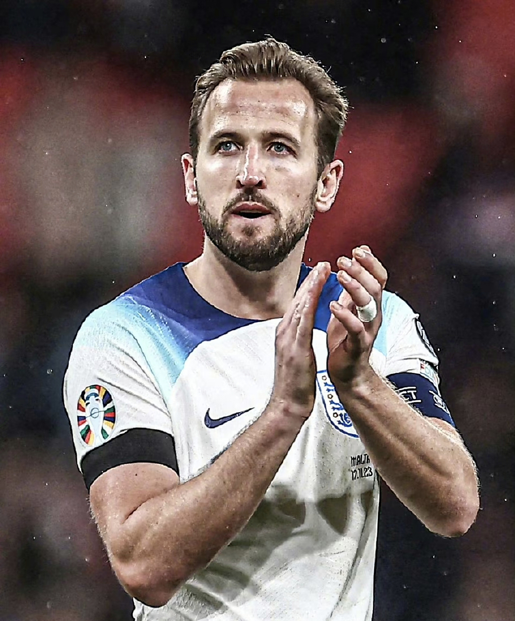 开云-凯恩连续十五场比赛得分超过险胜，日本队不断突破！再创辉煌时刻(当一名队员在场上控制一个活球时)